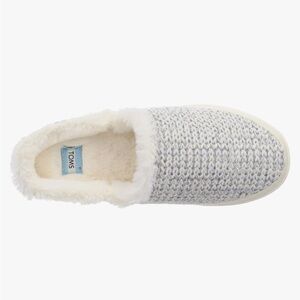 TOMS WOMEN SHOES SLIPPERS .  Grey , new , size 5,5 , soft inside